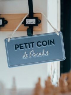 ☕✨ Et si on se retrouvait autour d’un café ? ✨☕
Chez Le Polisson Gourmand, on adore préparer vos gourmandises, mais ce qu’on aime encore plus… c’est vous retrouver, échanger quelques mots, partager un sourire, et faire de notre salon un petit cocon convivial ❤️
Et si on se donnait un petit rituel ?
Un café par semaine, une pause douce dans vos journées bien remplies, un moment rien qu’à vous (et un peu avec nous aussi 😉)
Un café, ce n’est pas grand-chose… mais mis bout à bout, ces instants créent de jolis souvenirs, entretiennent la bonne humeur et font vivre notre salon de thé comme on l’imagine : chaleureux, gourmand et vivant. 🌿🍰
Alors, on se dit à quand pour le prochain café ensemble ? ☕
#salondethe #armentieres #hautsdefrance #lille #cafe #coffeeshop #prendreletemps #uncafeensemble #lattemacchiato #pausecafé #polissongourmand #polissons