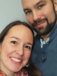 ❤️MERCI❤️

Suite à notre vidéo il y a quelques semaines, nous avons reçu des dizaines et même des centaines de messages ! 

La portée de cette vidéo a été folle puisqu'elle a été visionnée plus de 90000 fois à ce jour 😱

Vous nous avez montré à quel point notre salon de thé vous tient à cœur et ce que vous avez gagné grâce à ce lieu : des rencontres, des moments pour soi, un lieu accueillant pour vos enfants, des conseils même parfois, des ateliers qui font plaisir, etc etc...

Alors, nous prenons le temps de faire une publication et de vous dire un énorme MERCI ❤️

Grâce à vos partages et à votre mobilisation, nous remontons la pente et commençons à sortir la tête de l'eau

Rien n'est fini et nous avons toujours besoin de vous pour faire perdurer notre salon de thé 

Nous allons lancer les commandes pour les paniers de Noël dès cette semaine sur notre site internet, une jolie façon de nous soutenir encore plus et surtout de faire plaisir à vos proches

Et cette année, pas de bûche, mais un autre style de gâteau qui devrait vous plaire ... On vous en parlera très bientôt ❤️

#salondethe #merci #armentieres #lille #cestgraceavous #kidsfriendly #hautsdefrance #commercelocal #commercedeproximité #polissongourmand #lespolissons