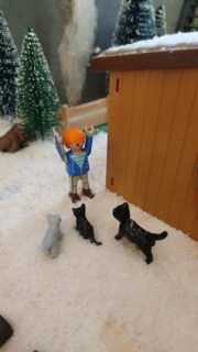 🎁 DÉCOR DE NOËL 🎅🏻

Vous l'attendez comme tous les ans et Tom s'éclate tous les ans à apporter encore plus de magie au salon de thé pendant les fêtes de fin d'année 

J'adore voir les petits visages des enfants s'émerveiller en passant devant notre vitrine, en criant à leurs parents "regaaaarde c'est trooooop beau !!", et les regards complices des parents envers nous qui nous remercient pour ce joli spectacle 

Je vous communiquerai bientôt les jours d'ouverture supplémentaires pour ce mois de décembre et les jours de fermeture aussi car nous serons présents sur le marché de Noël d'Armentières comme tous les ans (notre petit rituel pour vous proposer une autre ambiance pleine de gourmandises)

Les commandes pour les paniers garnis arrivent (je suis très en retard, pour changer 🙈) et merci déjà pour vos messages pour déjà réserver les vôtres ❤️

#salondethéarmentières #noel2025 #playmobil #paniergourmand #cestbientotnoel