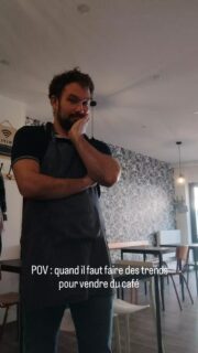 Quand j'essaie de motiver Tom pour faire des trends et qu'il s'en fout royal 🤣🤣🤣

Jamais vous ne le verrez danser, jamais 🤣

Allez, venez boire un café, on est aussi fous en vrai qu'en vidéo (voire plus... 😏)

Le Polisson Gourmand 
31 Rue de Lille
59280 Armentières 

#suivrelatendance #graindefolie #SalonDeThé #entrepreunariat #travaillerencouple