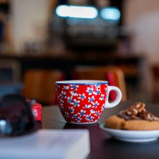 Le salon de thé reste ouvert pendant les vacances scolaires ! 🥳

Venez prendre le temps de faire une pause gourmande, de découvrir de nouveaux jeux de société ou même de télétravailler 

💐 Mercredi 21 octobre : retrouvez Angèle @littlebloem_shop pour un atelier vase fleuri (inscription sur sa page)

📖 Vendredi 30 octobre : lecture d'histoire et animation pour les enfants (accessible dès l'âge de 3 ans) / sur inscription 

🍬 Samedi 31 octobre, partez à la chasse aux bonbons chez les commerçants d'Armentières 🎃 (plus d'infos très bientôt)

🍂 Dimanche 1er novembre : retrouvez-nous devant le cinéma d'Armentières pour le marché d'automne et d'halloween avec @armentieresshopping de 11h à 17h30 (crêpes, café et autres gourmandises)

On espère vous voir nombreux au salon de thé pendant toutes les vacances ❤️

#vacancesdelatoussaint #vacancesscolaires #pauseenfamille #pausegourmande #salondethé