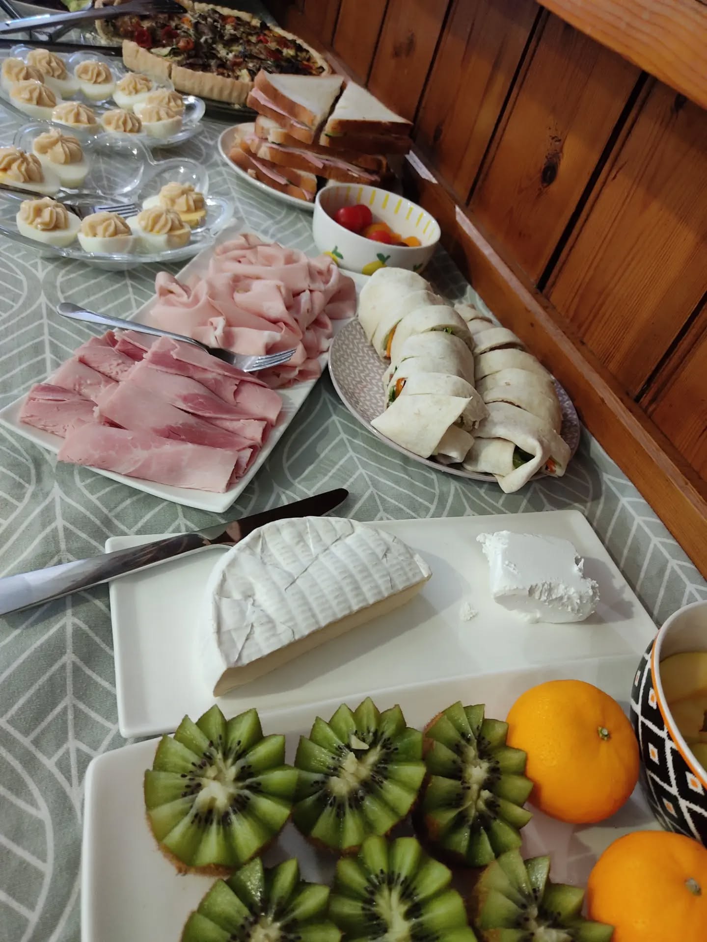 Le brunch, c'est tous les samedis chez Les Polissons !

Du salé, du sucré, du fait maison bien sûr et boissons incluses 

Sous forme de buffet pour plaire à chacun 😍

Il est encore temps de réserver votre créneau !

Pensez-y pour vos retrouvailles en famille ou entre amis

Vous vous installez, vous dégustez, vous papotez, on s'occupe du reste, c'est la classe non ? 😎

⏰ Tous les samedis de 11h30 à 13h30
⚠️ Sur réservation uniquement ⚠️

À bientôt ❤️

#bruncharmentieres #brunchdusamedi #sucrésalé #salondethé #brunchenfamille